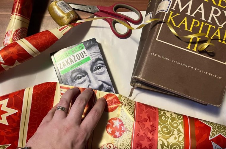 Deset vánočních dárků pro sociály na poslední chvíli a kde je najít