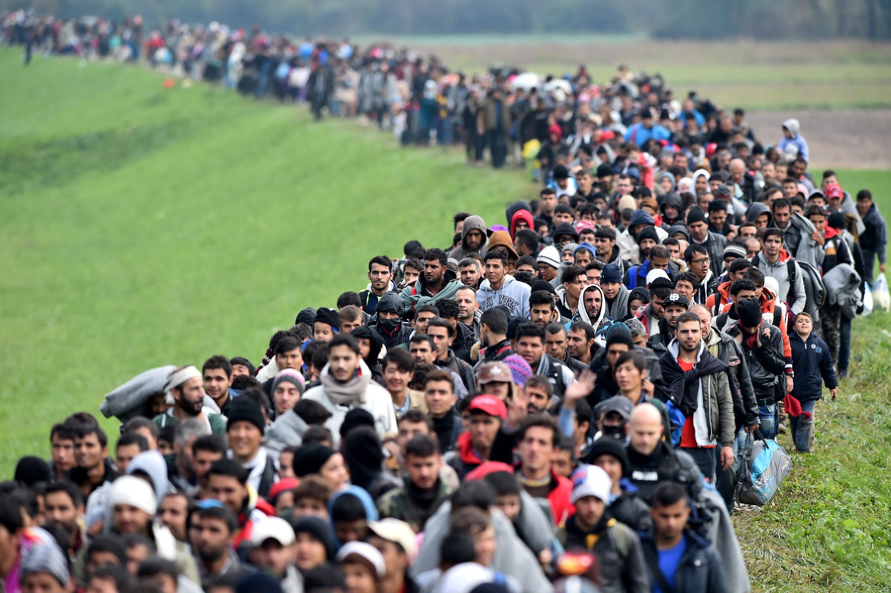 Chorvatsko okupuje až půl milionu nezvaných migrantů. Chlastají, řvou a myslí, že jim všechno patří!