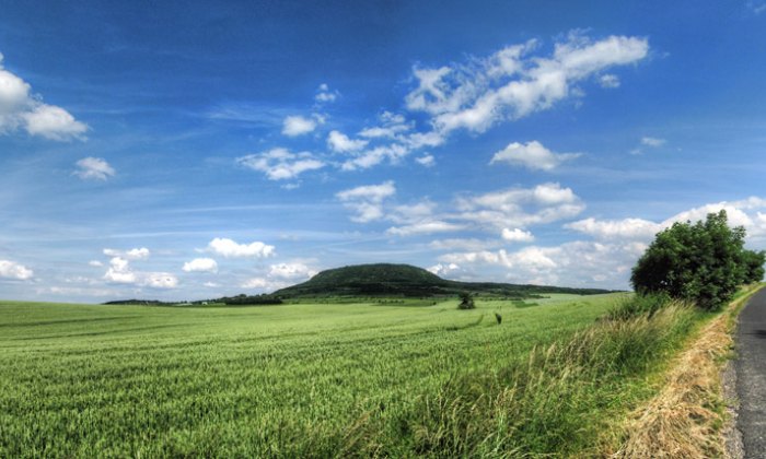 Na úpatí Řípu byl objeven izolovaný kmen Zemandrtálců