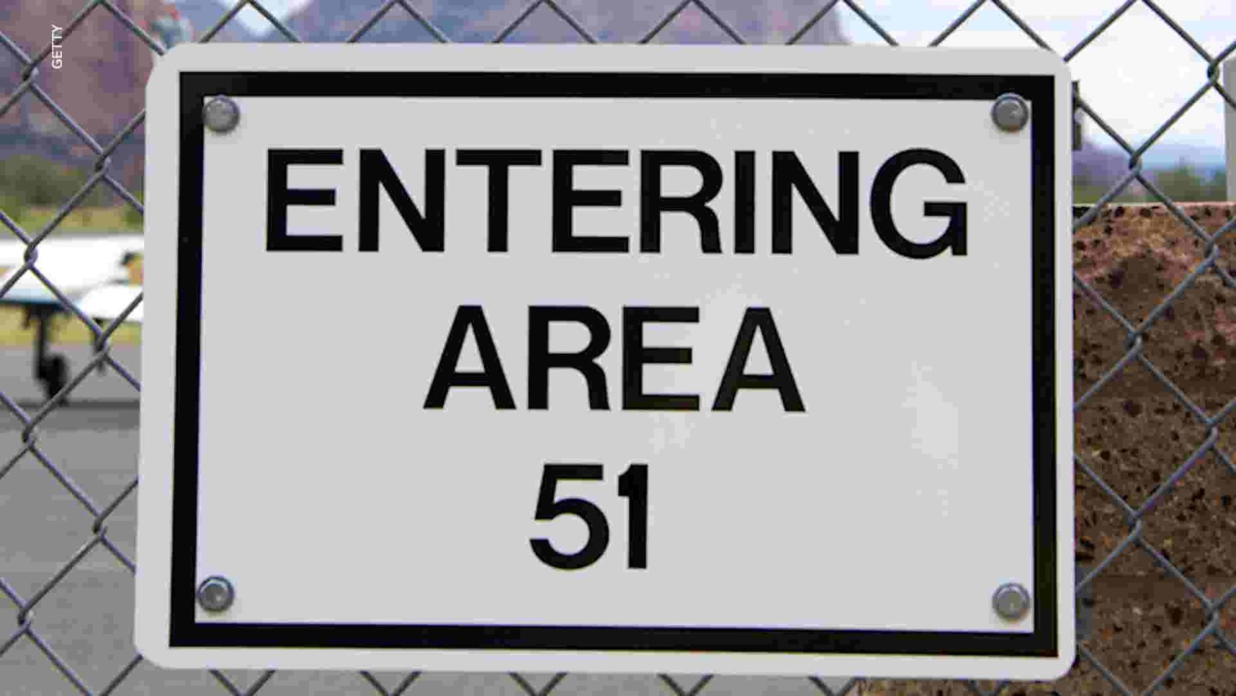 Američané jsou po raidu Area 51 zklamaní: Našli jenom Peroutkův článek „Hitler je gentleman“