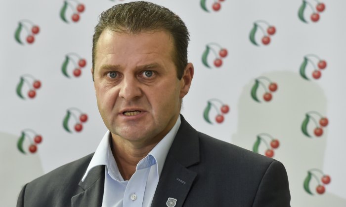 Podle vyšetřovatelů 'mlátička' Ondráček opsal i dalších 58 disertačních prací