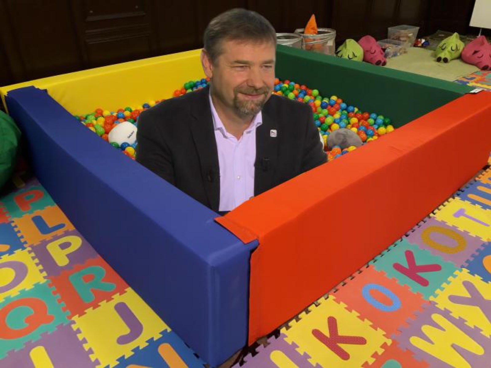 SPD hlásí revoluci: Zákony chce nahradit selským rozumem!