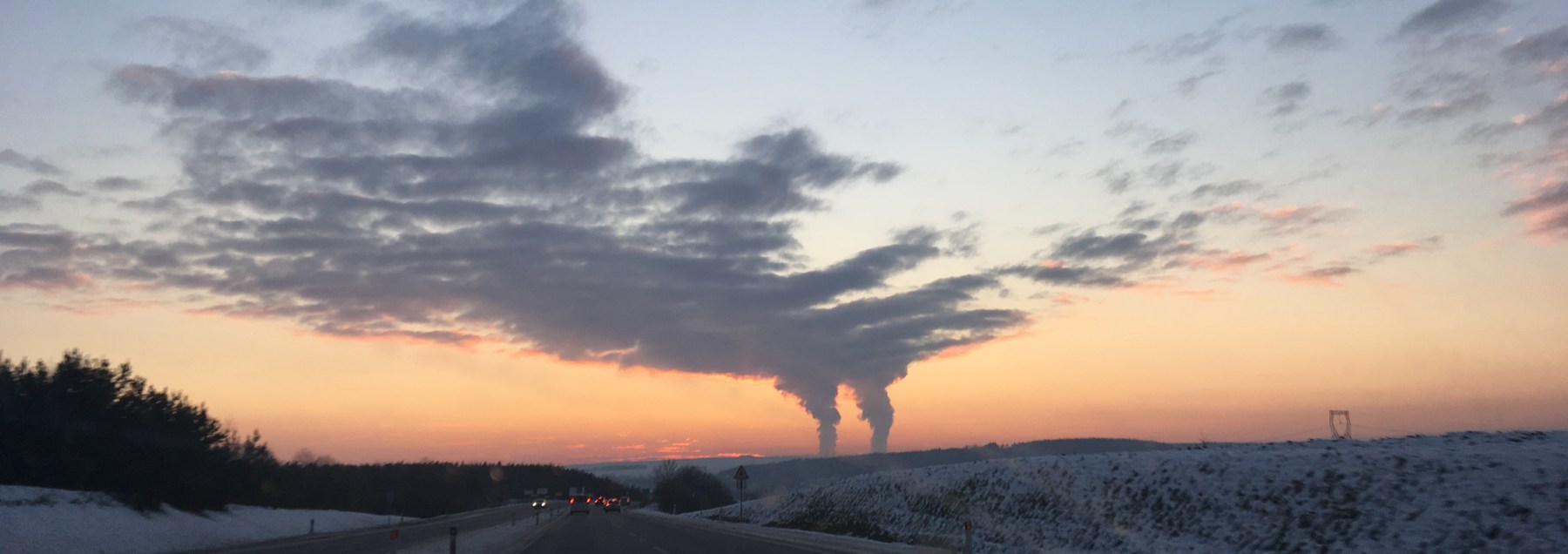 Mrazivý víkend odhalil na území České republiky továrnu chemtrails! Byla maskována za jadernou elektrárnu.