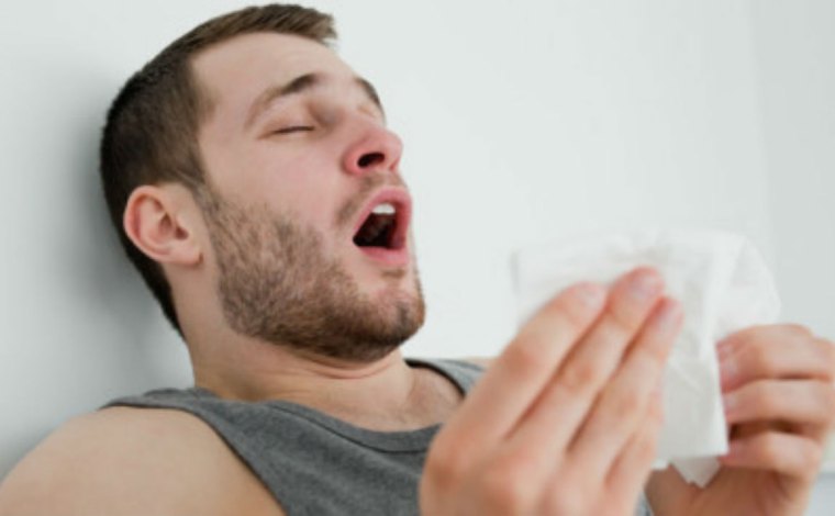Farmaceutické koncerny disponují vakcínou proti rýmě! Výnosnější je ale pro lobby prodávat kapky a kapesníky.