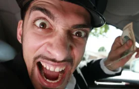 Být v ČR pojišťovákem už není cool! Všichni zloději teď dělají v Praze taxikáře!