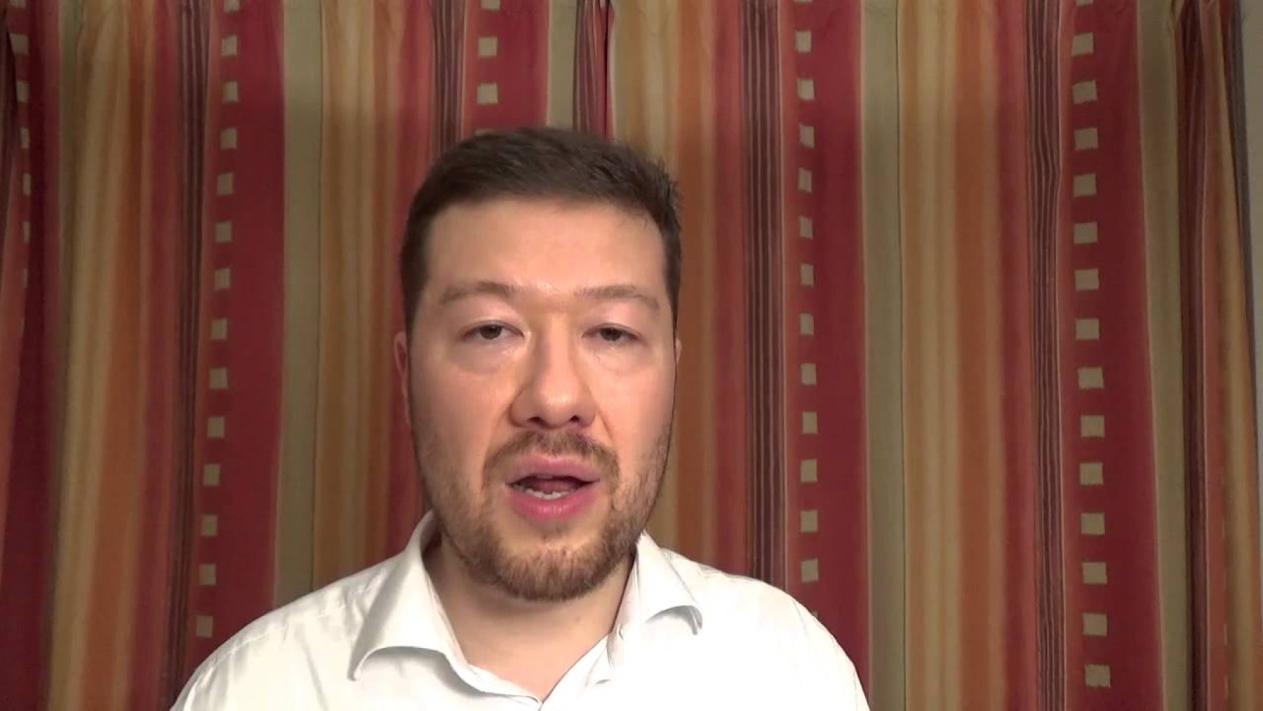 V Brně vztyčí Tomio Okamurovi sochu. Odlita bude ze zlata a titanu!