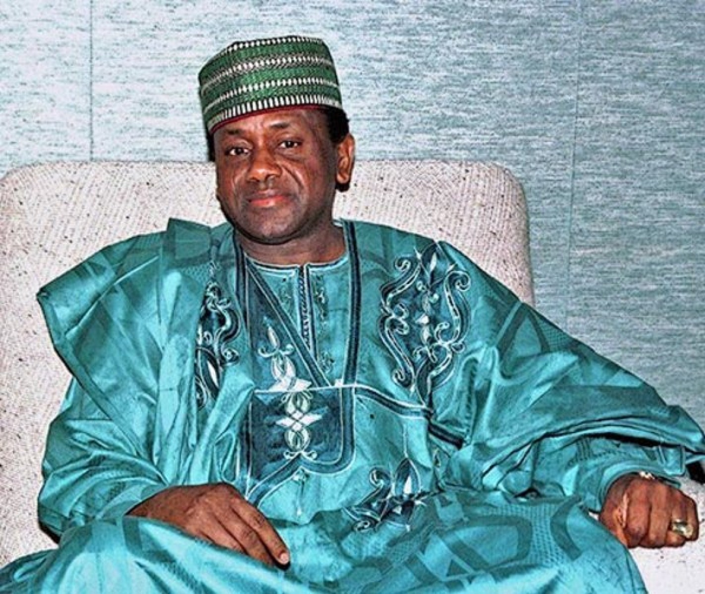Nigerijský princ slíbil Schillerové zamáznout státní dluh, když mu pošle bilion