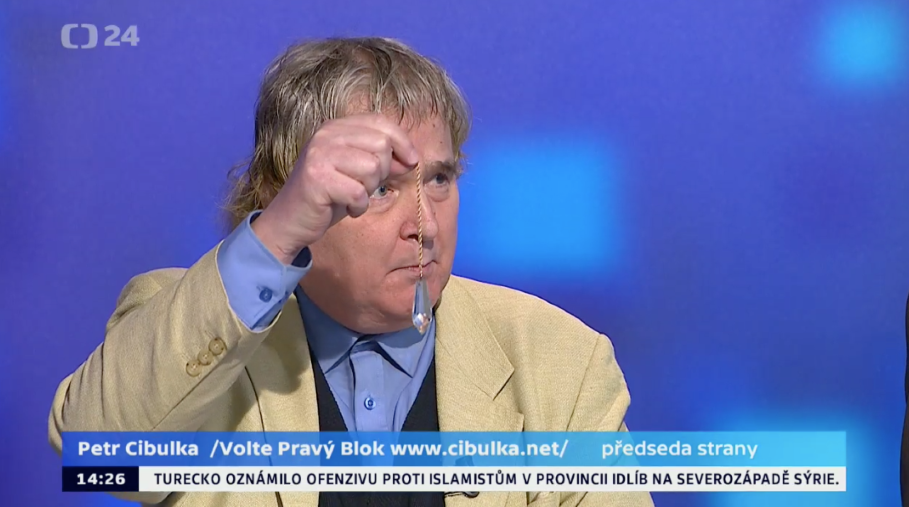 Petr Cibulka zaútočil při návštěvě poslanecké sněmovny siderickým kyvadélkem na politiky