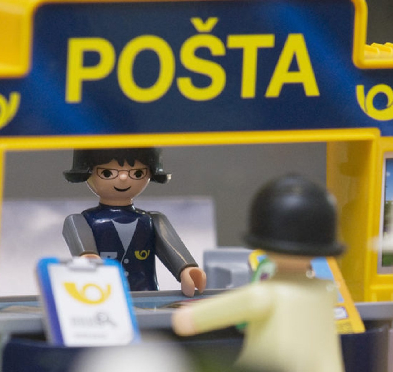 Deset náznaků, že se vás váš pošťák snaží zabít