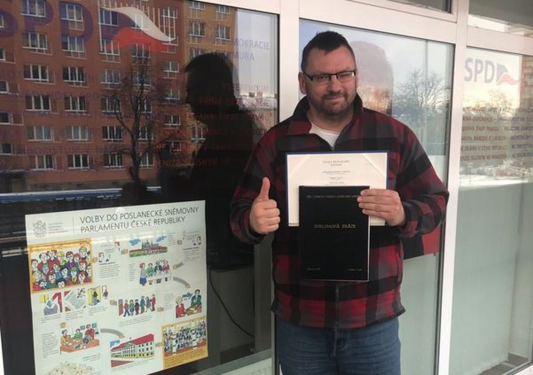 Lubomír Volný přišel o titul. Opsal diplomku na téma "Kotoul vzad"