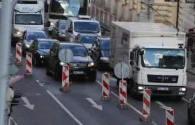 BESIP dnes představil novou dopravní značku. Nahrazuje původní zipový provoz.