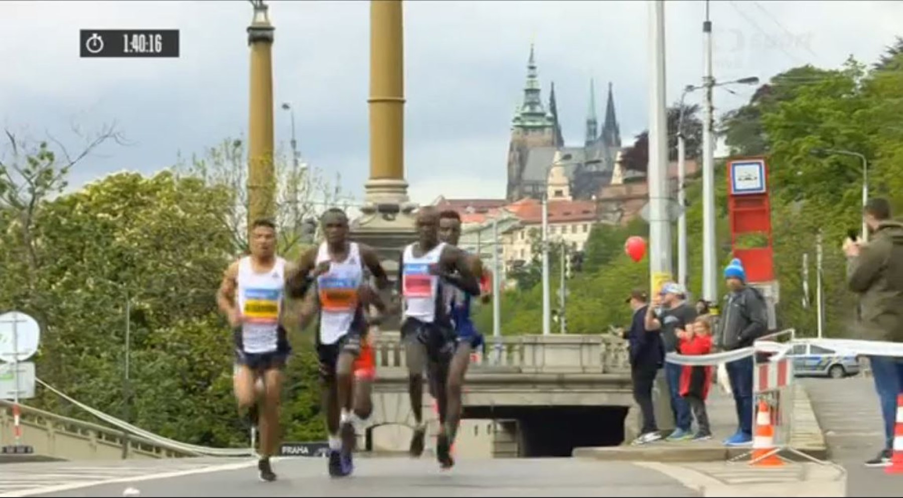 BYLI JSME U TOHO! Prahu zaplavili běženci!
