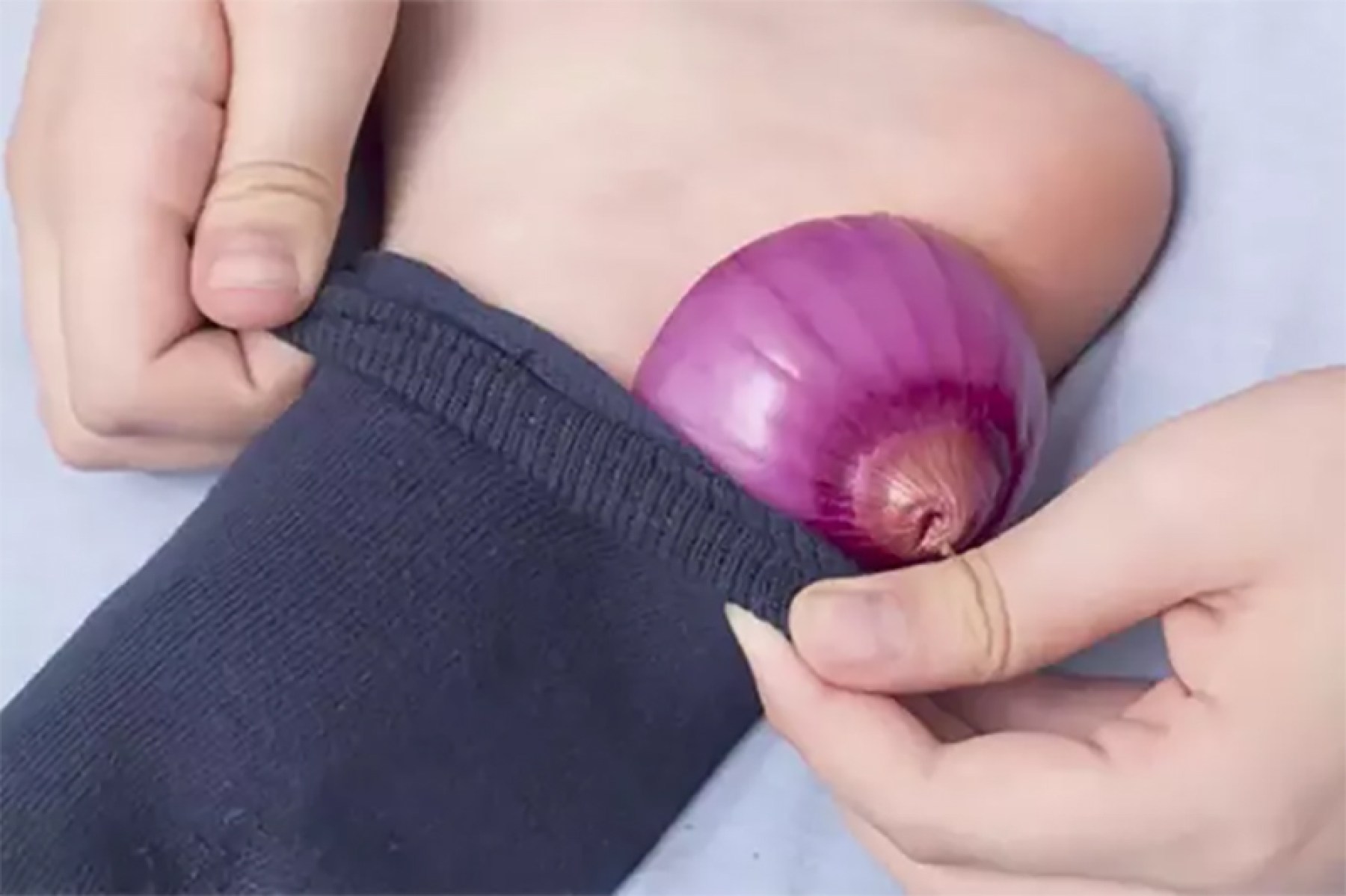 Ruští badatelé zastavili šíření koronaviru pomocí cibule!