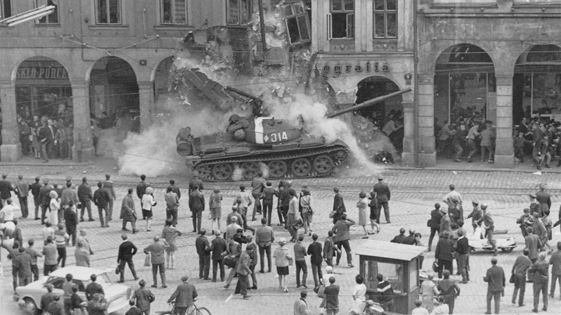 Rok 1968 byl nejtragičtější na českých silnicích. Nejvíce bylo srážek s letící kulkou!
