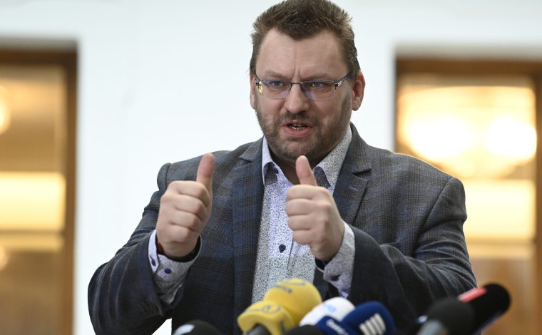 Poslanec Volný skončil na JIPce. Myslel si, že poslanecká imunita chrání i před covidem