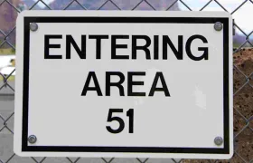 Američané jsou po raidu Area 51 zklamaní: Našli jenom Peroutkův článek „Hitler je gentleman“