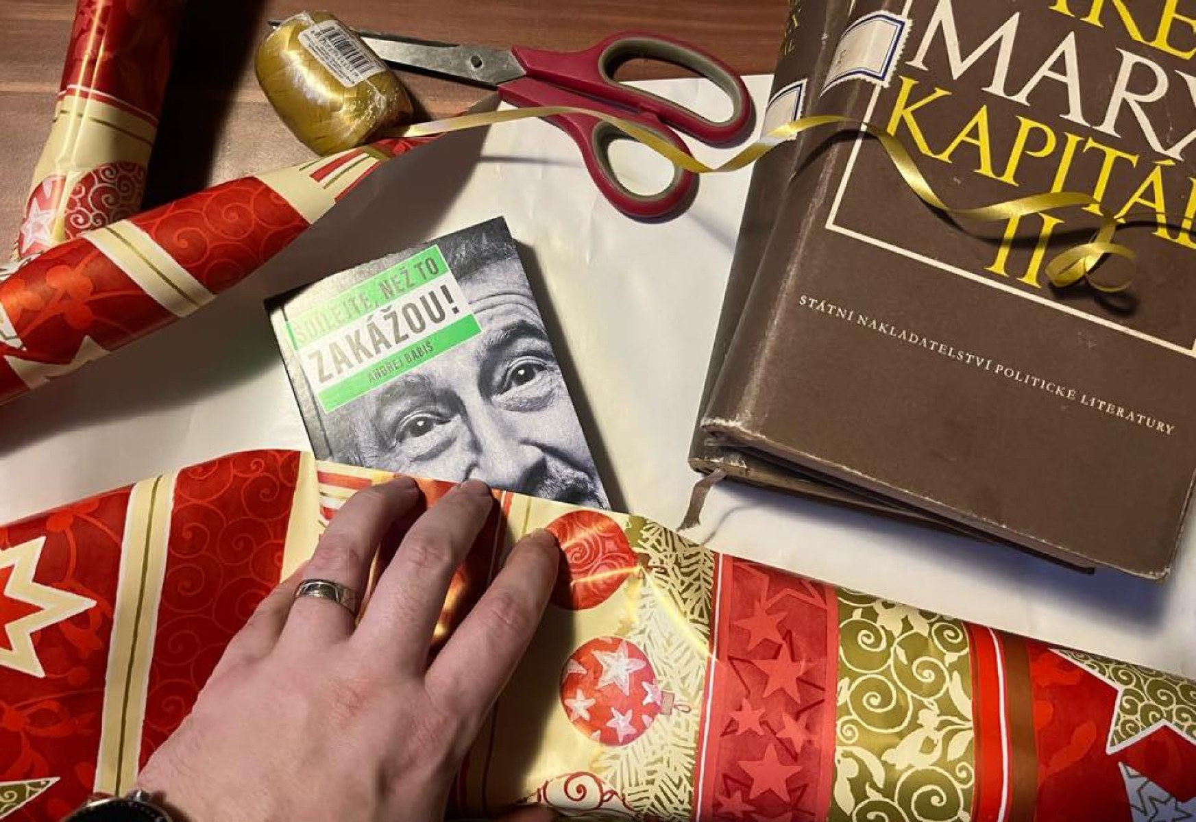 Deset vánočních dárků pro sociály na poslední chvíli a kde je najít