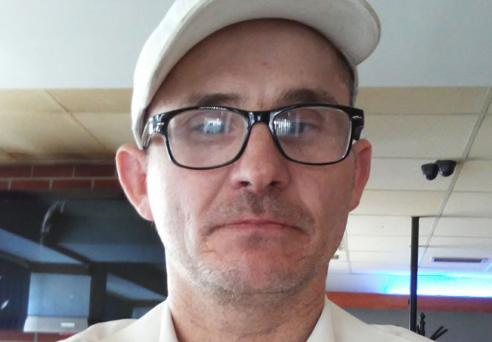 Nesmrtelný pan Kazik se již sto let neúspěšně pokouší o sebevraždu