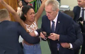STALO SE: K útoku polonahou ženou na prezidenta se přihlásil Islámský stát!