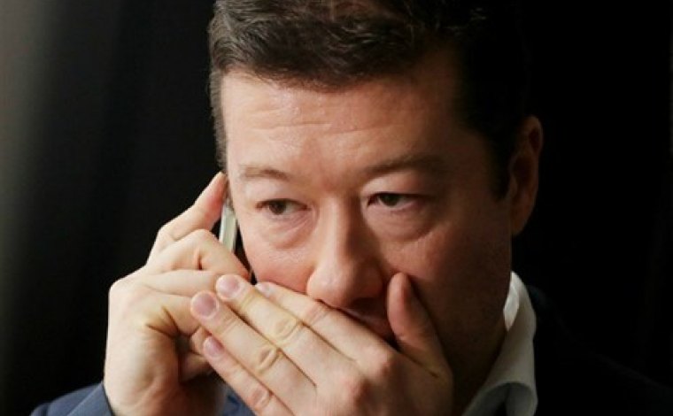 Tomio Okamura vyřešil vládní krizi škvírou ve stázi. Odvolává odvolání ministrů!