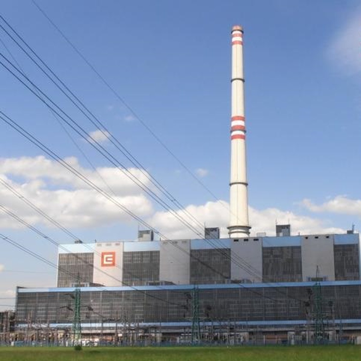 Vláda plánuje povolit pálení těžkých alkoholiků v tepelných elektrárnách