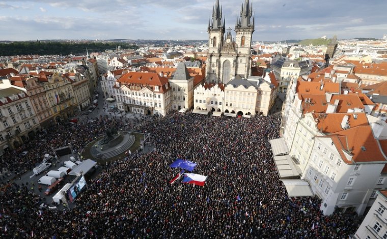 Demonstrace prospívají ekonomice, pochvaluje si Babiš