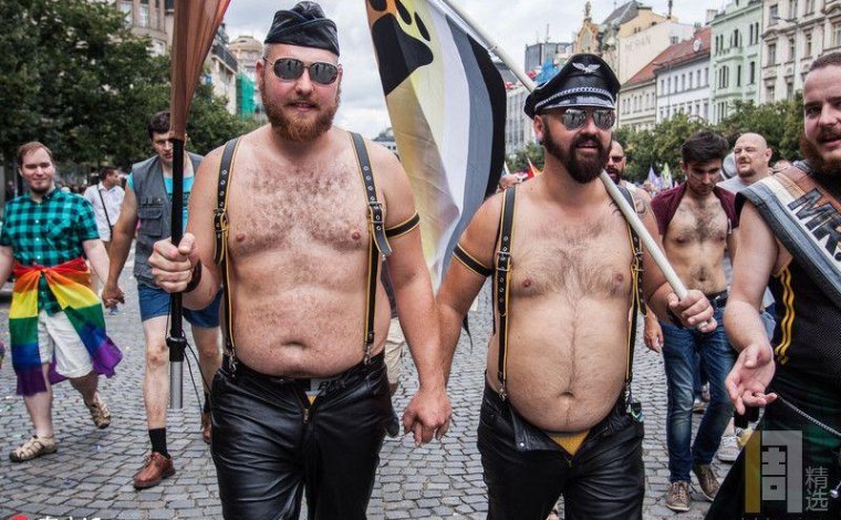 Foldyna a Klaus ml. zachraňují tradiční rodinu: Homosexuálům zakáží se rozmnožovat!