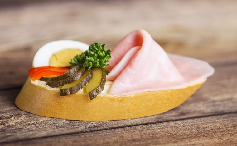 Užijte si letos naposledy chlebíčky. EU je přejmenuje na vekíček kvůli absenci chleba