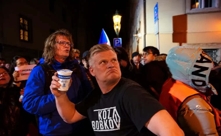 Makakům se podařilo izolovat skutečný význam demokracie a svobody slova